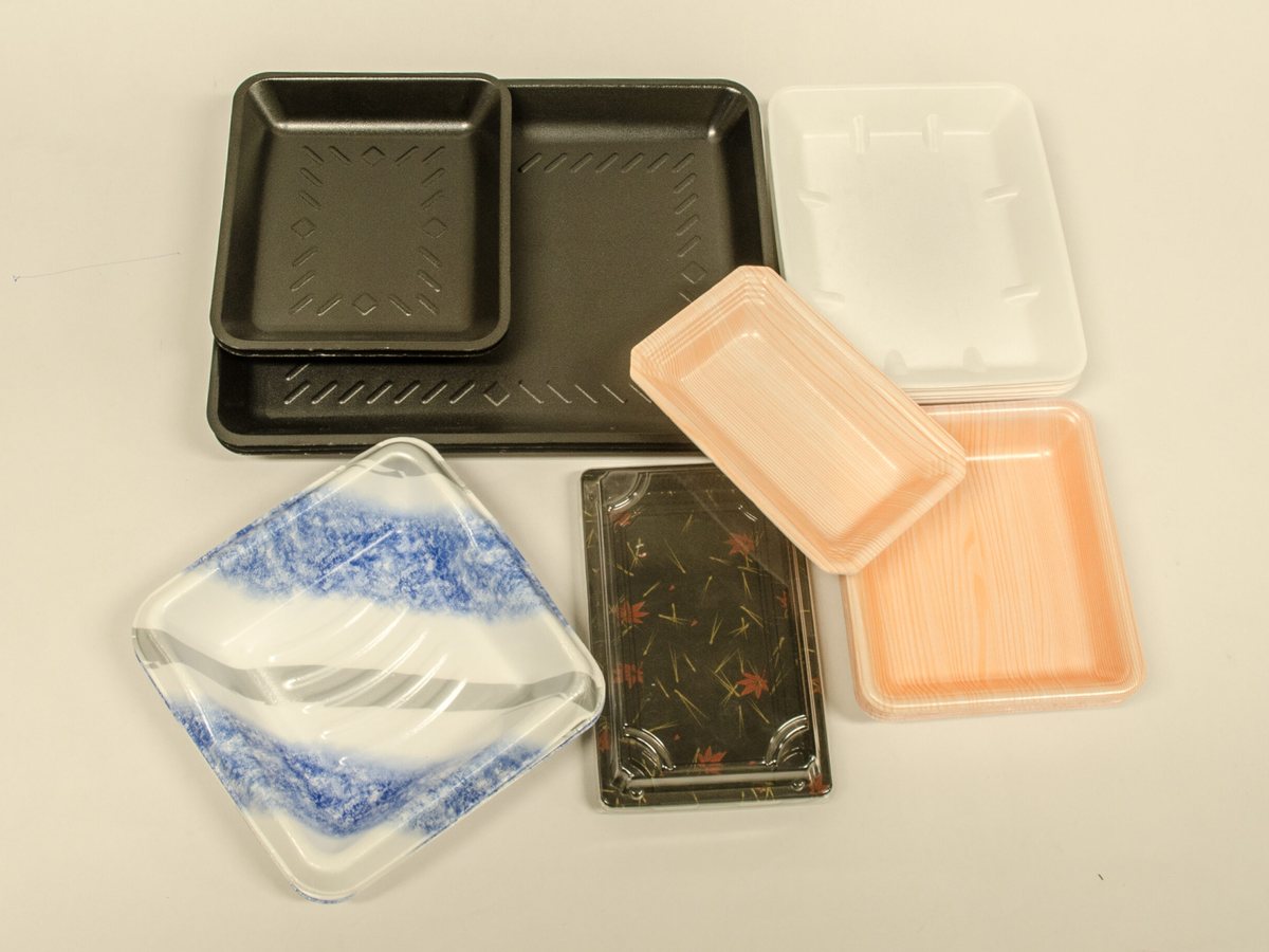 Sugarcane fibre meat trays in a range of sizes and colours